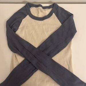 Color deferring Brandy Melville top very cute and barely worn, very flattering